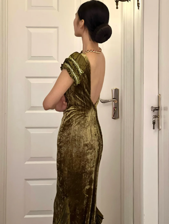 Retro Elegant Green Mermaid Square Neck Short Sleeve Layered Ruffle Velvet Train Prom Dress Evening Dress cc5320