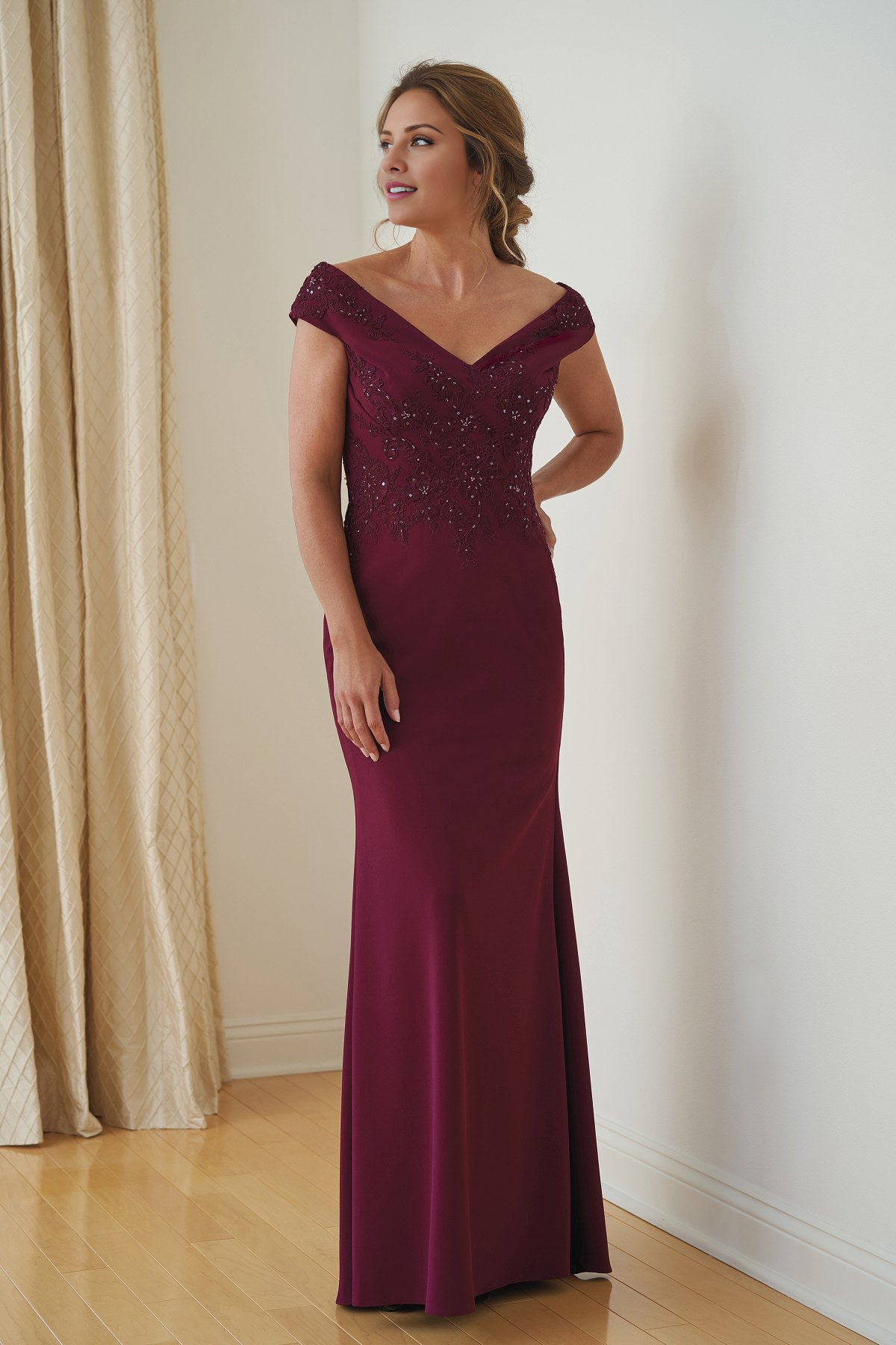 V-neck lace backless and floor length mother of bride dresses
