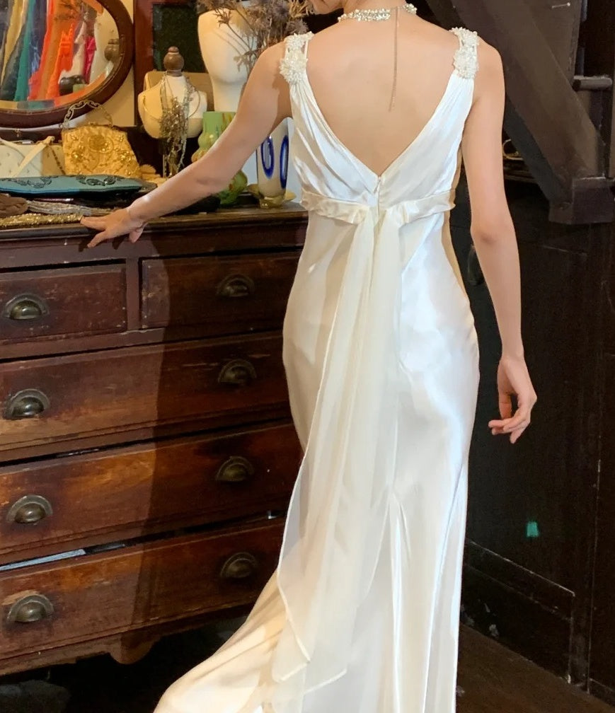 Elegant Prom Dress V-neck Gala Gown Evening Dress Graduation Dress Wedding Dress HZ0319