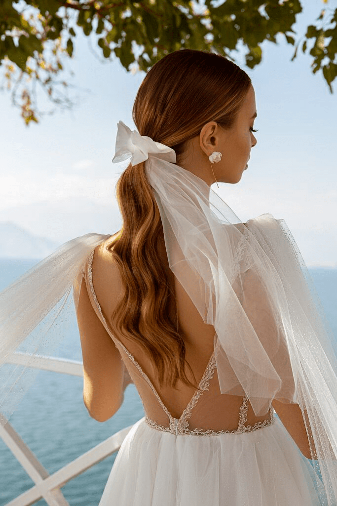 Open Back Wedding Dress Aline Ball Gown Wedding Dress Sleeveless Ball Gown Wedding Dress with Deep V-Neck