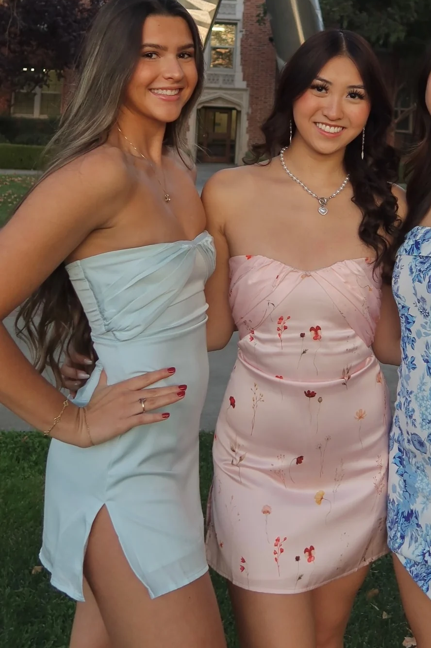 Cute Strapless Twist Satin Pleats Sleeveless Bodycon Short Homecoming Dress