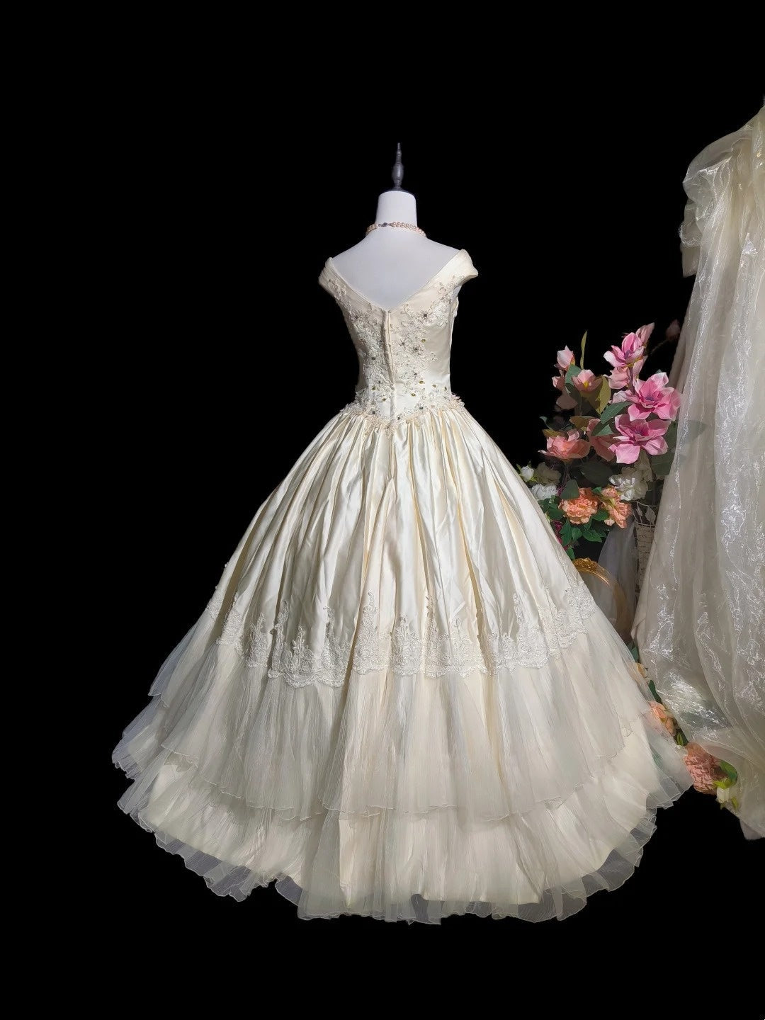Vintage Wedding Dress V-neck Pleated Wedding Dress HZ0319