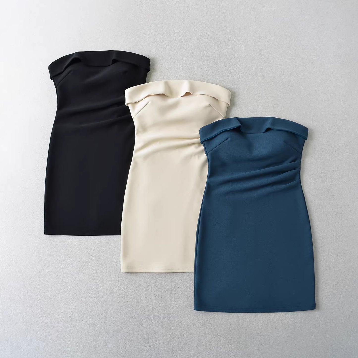 Niche design, versatile styling, gathered slim-fitting strapless dress for women, sexy and alluring bodycon mini skirt. 11408