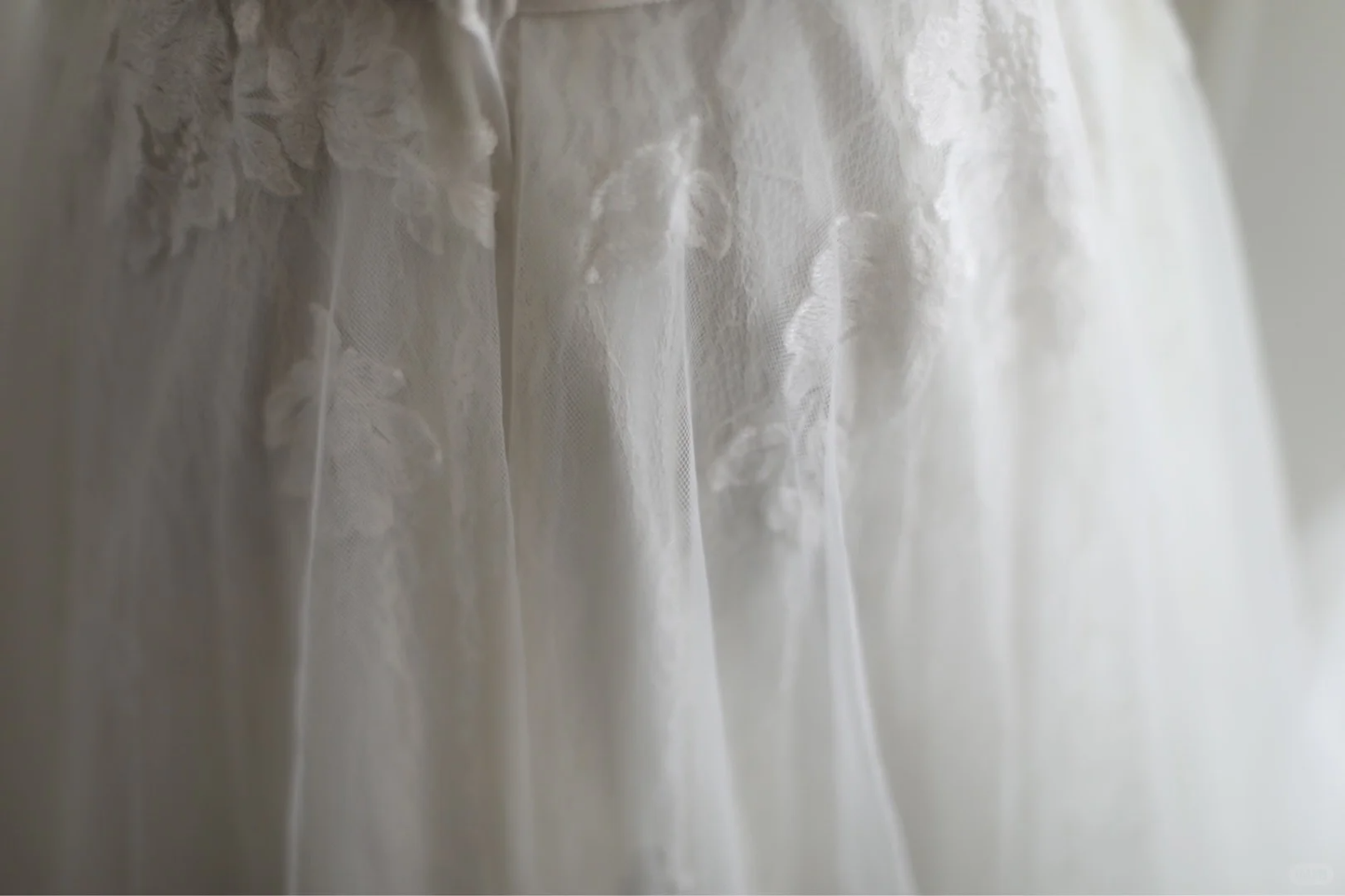 Pretty Off The Shoulder White Tulle Appliques Long Wedding Dress cc3187