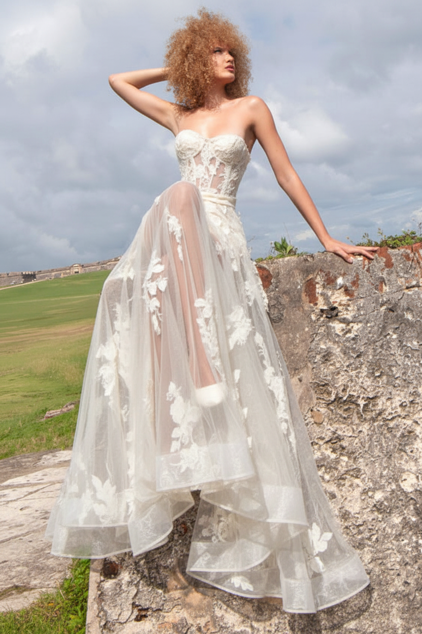 Black Gothic Wedding Dresses A-Line Strapless Sleeveless Lace Bridal Gown