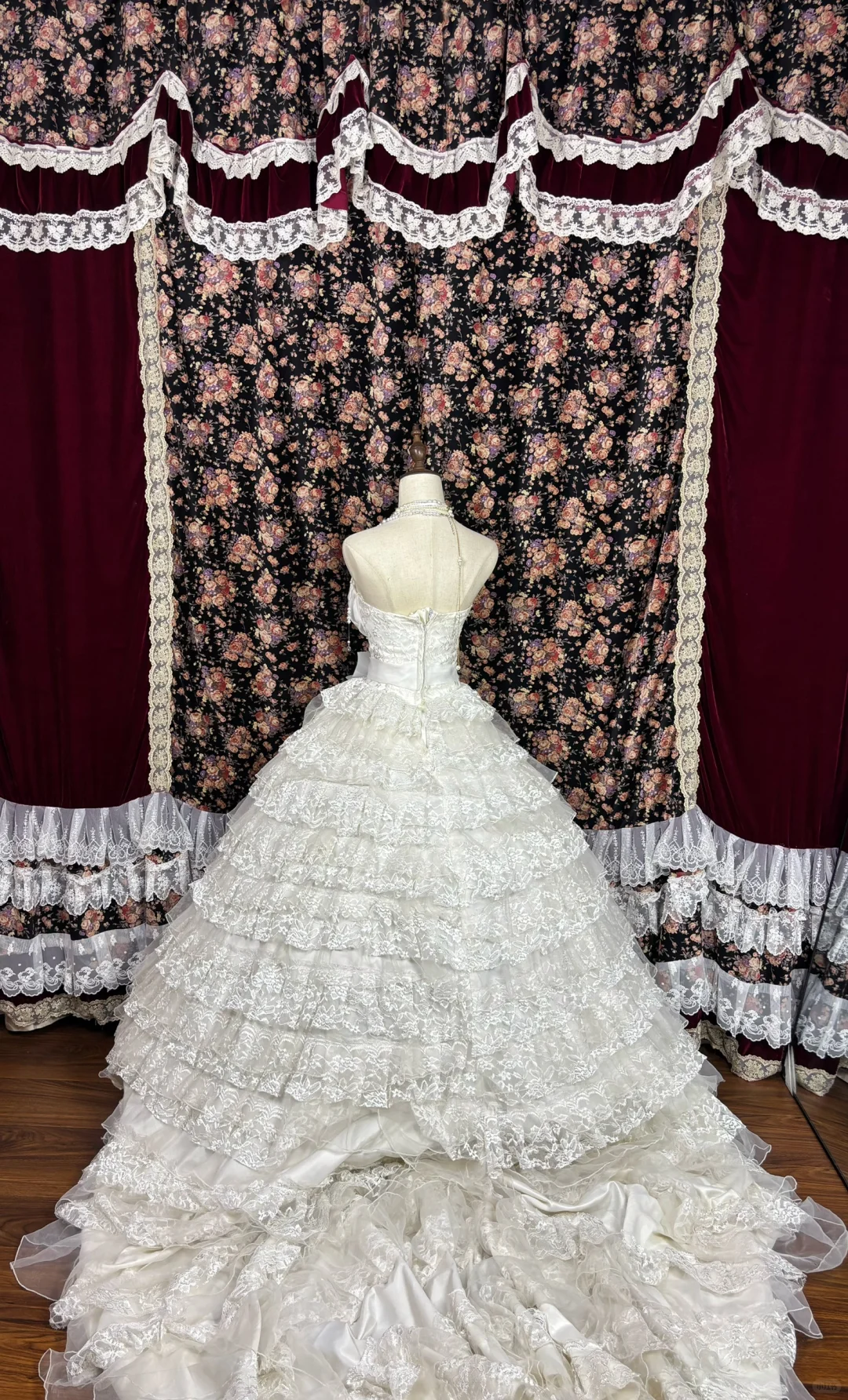 Beautiful Ivory Tulle Lace Strapless Appliques Sweet 16th Quinceanera A-Line Floor-length Tiered Evening Dress Prom Dress Ball Gown HZ1024