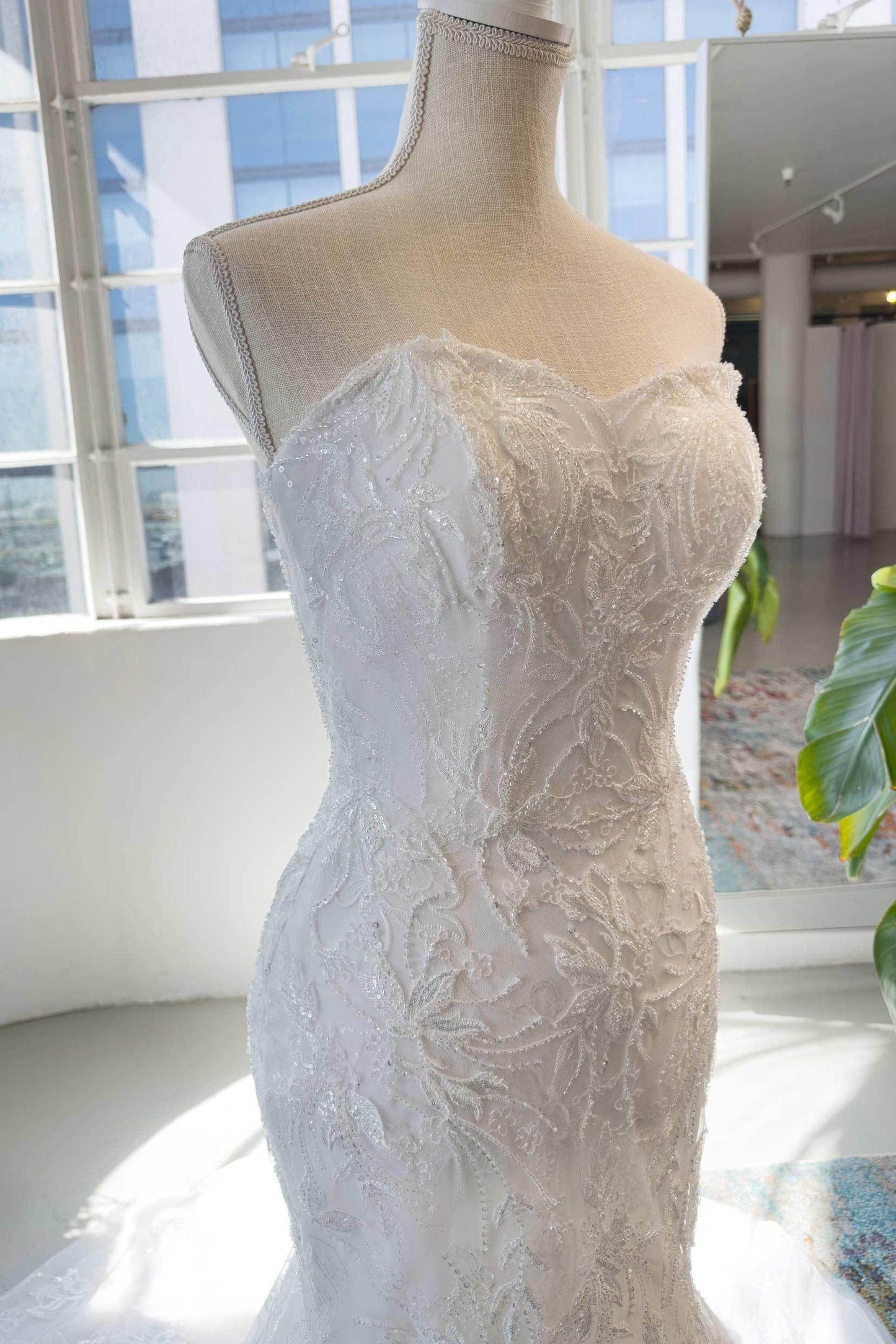 Trumpet-Mermaid Court Train Lace Tulle Wedding Dress CW2987