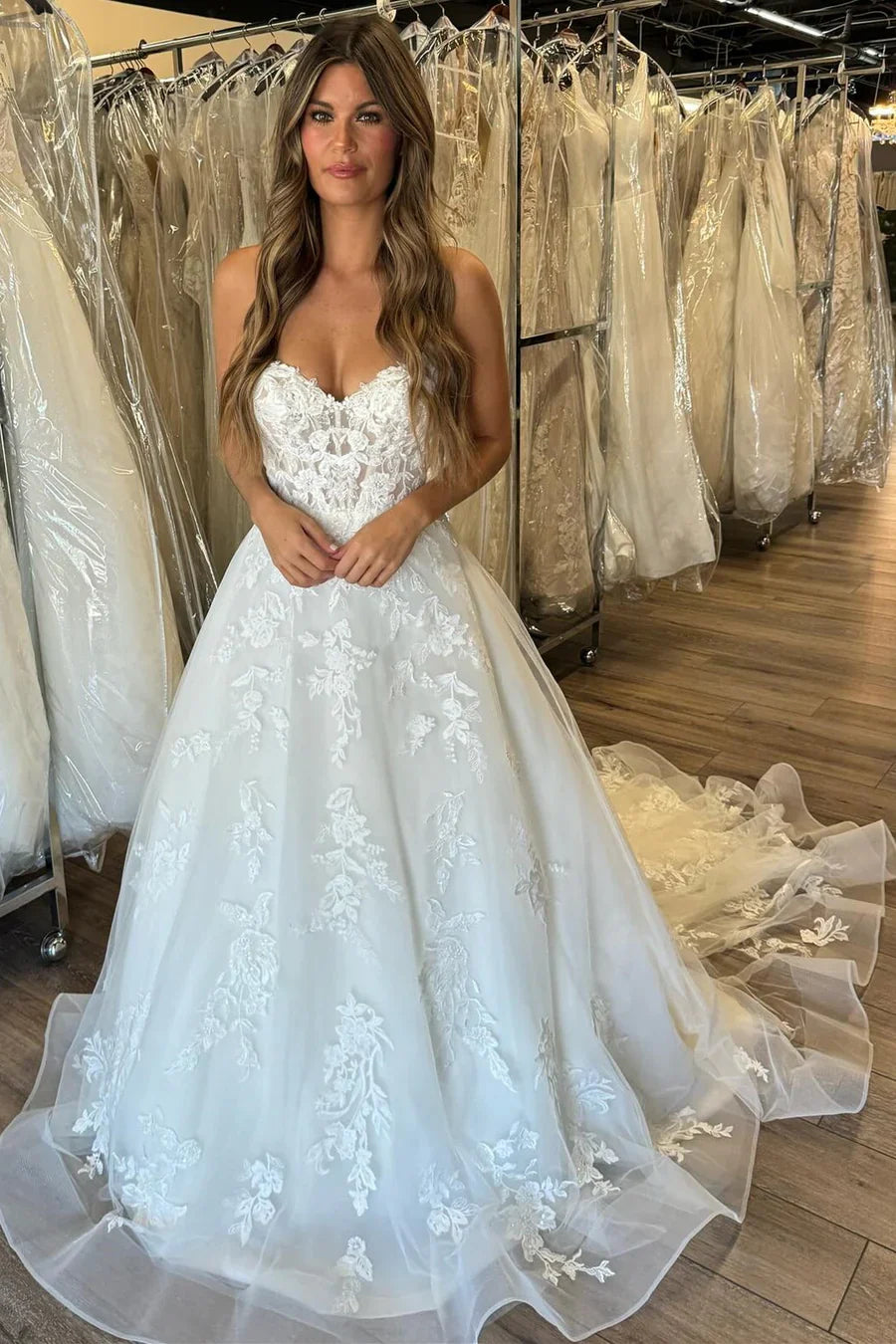 Tulle Appliques Sweetheart Long Bridal Gown