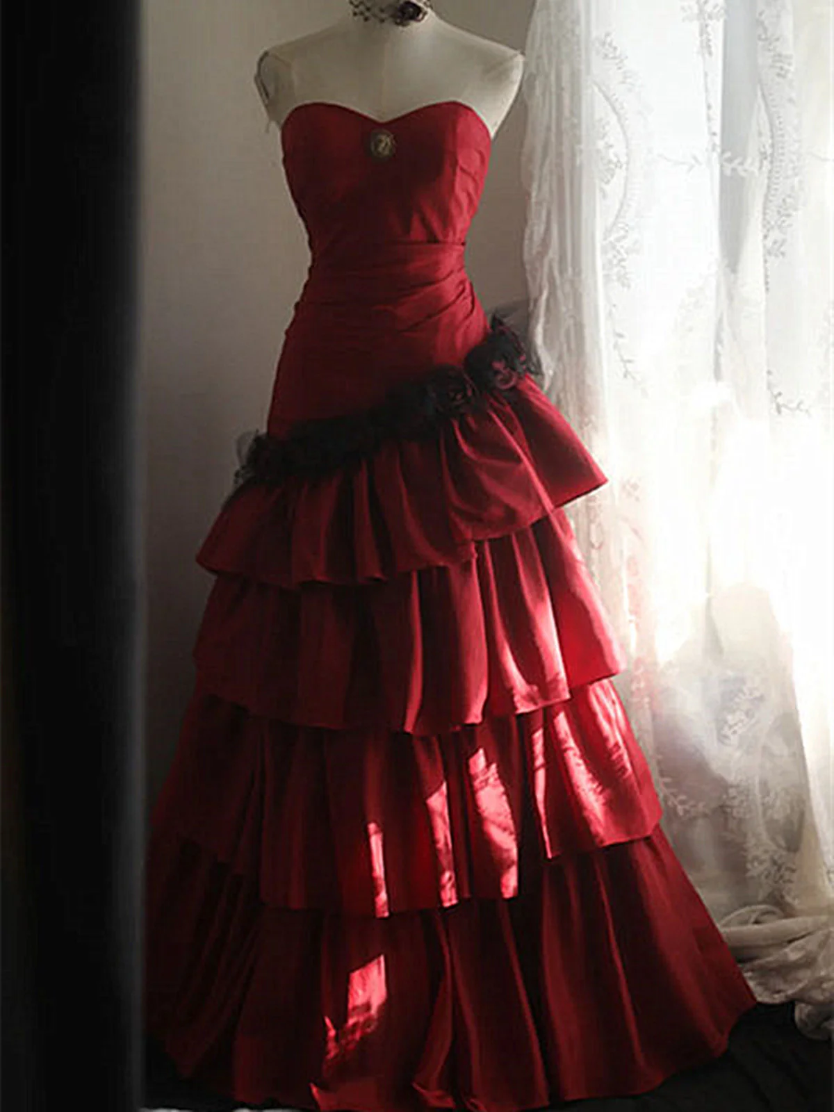 Elegant Red Gothic Tiered Ball Gown Strapless Ruffle Prom Dress Long