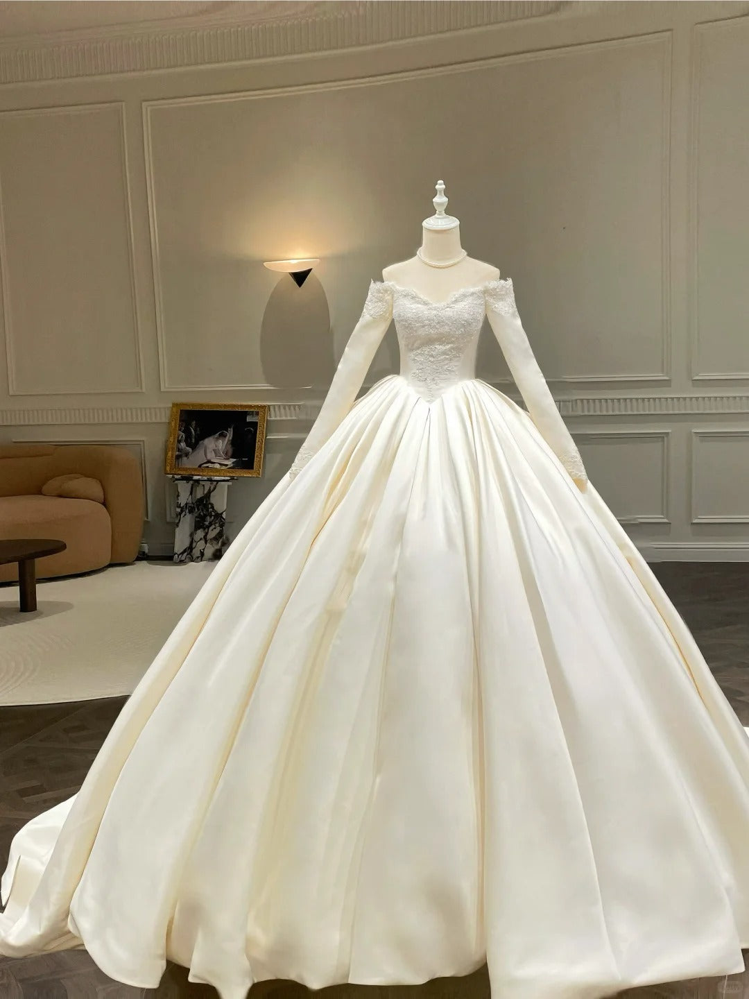Girlhomeshops-A must-have for minimalist brides! Plain satin long-sleeved wedding dress gh5440