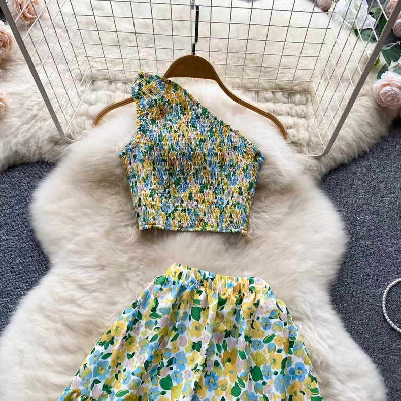 New Seaside Holiday Fashion Short Sleeveless Top High Waist Floral Skirt Two-piece Set HZ1024