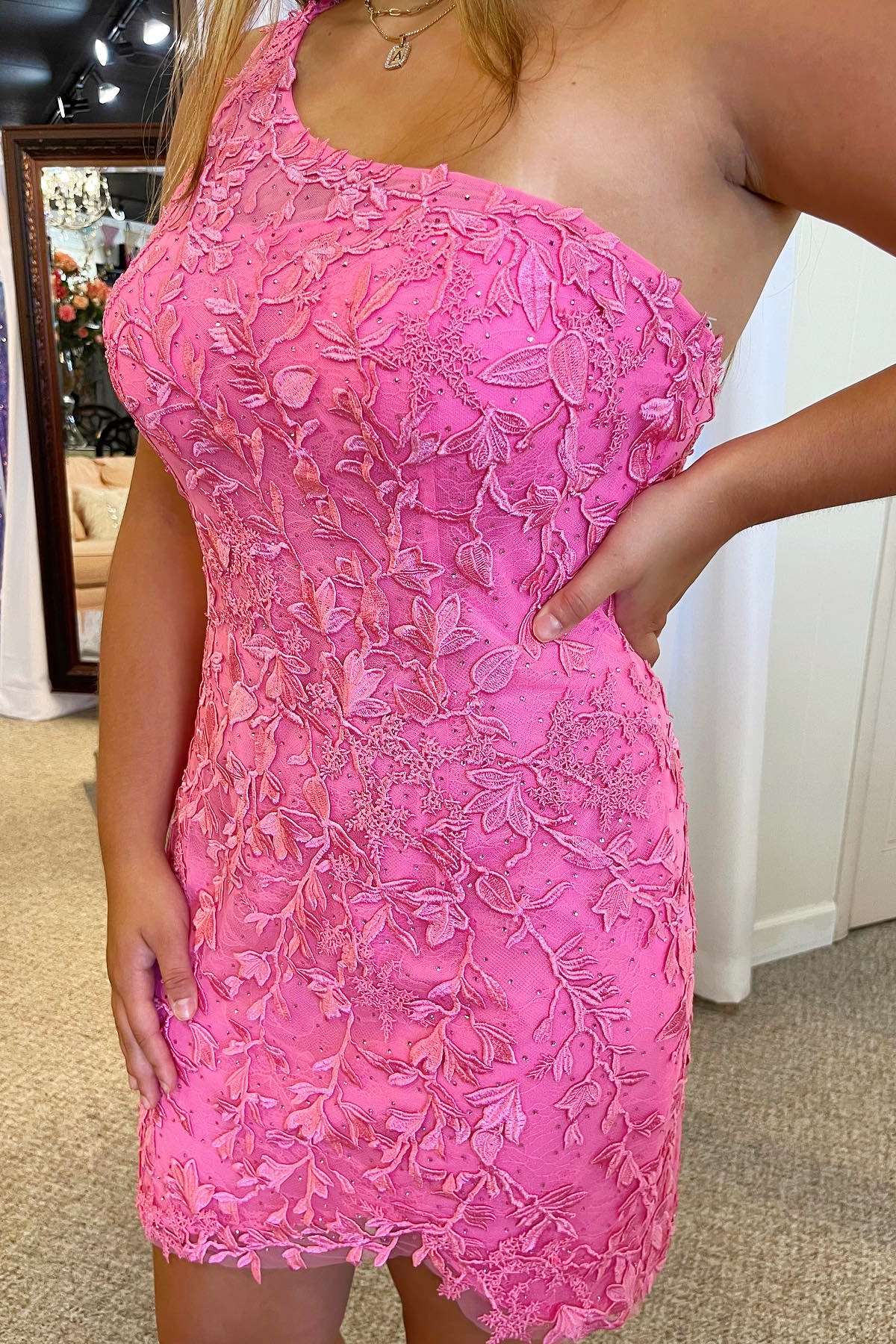 One-Shoulder White Appliques Fitted Homecoming Dress
