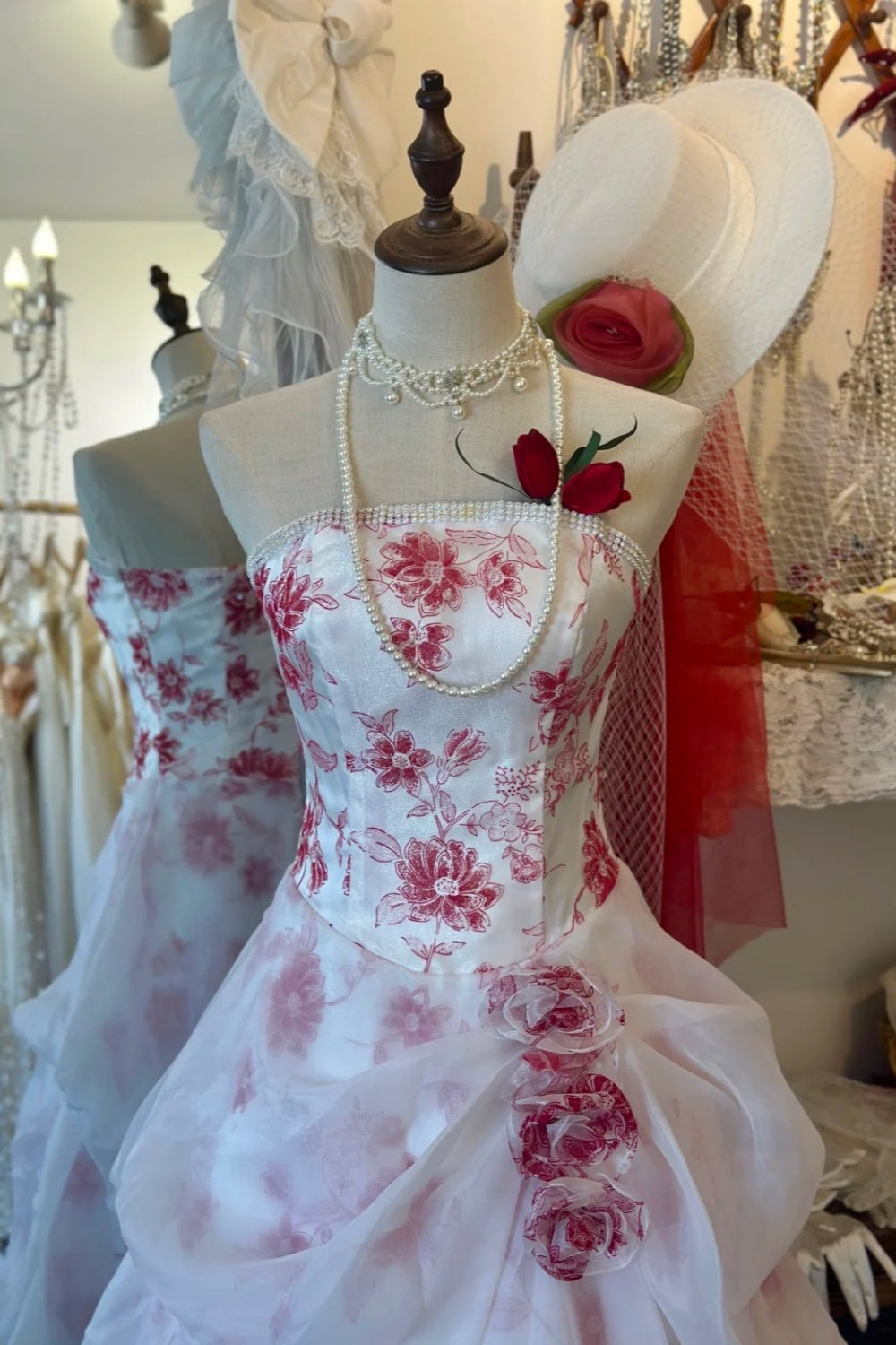 Red & White Floral Bandeau Ball Gown: 3D Flower Decoration, Layered Skirt, Retro Tea Party Gown gh6575