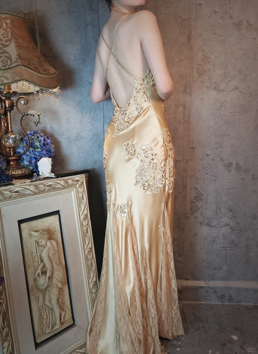 Retro Golden V-neck Sparkling Beaded Backless Design Elegant Satin Evening Dress Prom Dress HZ1024