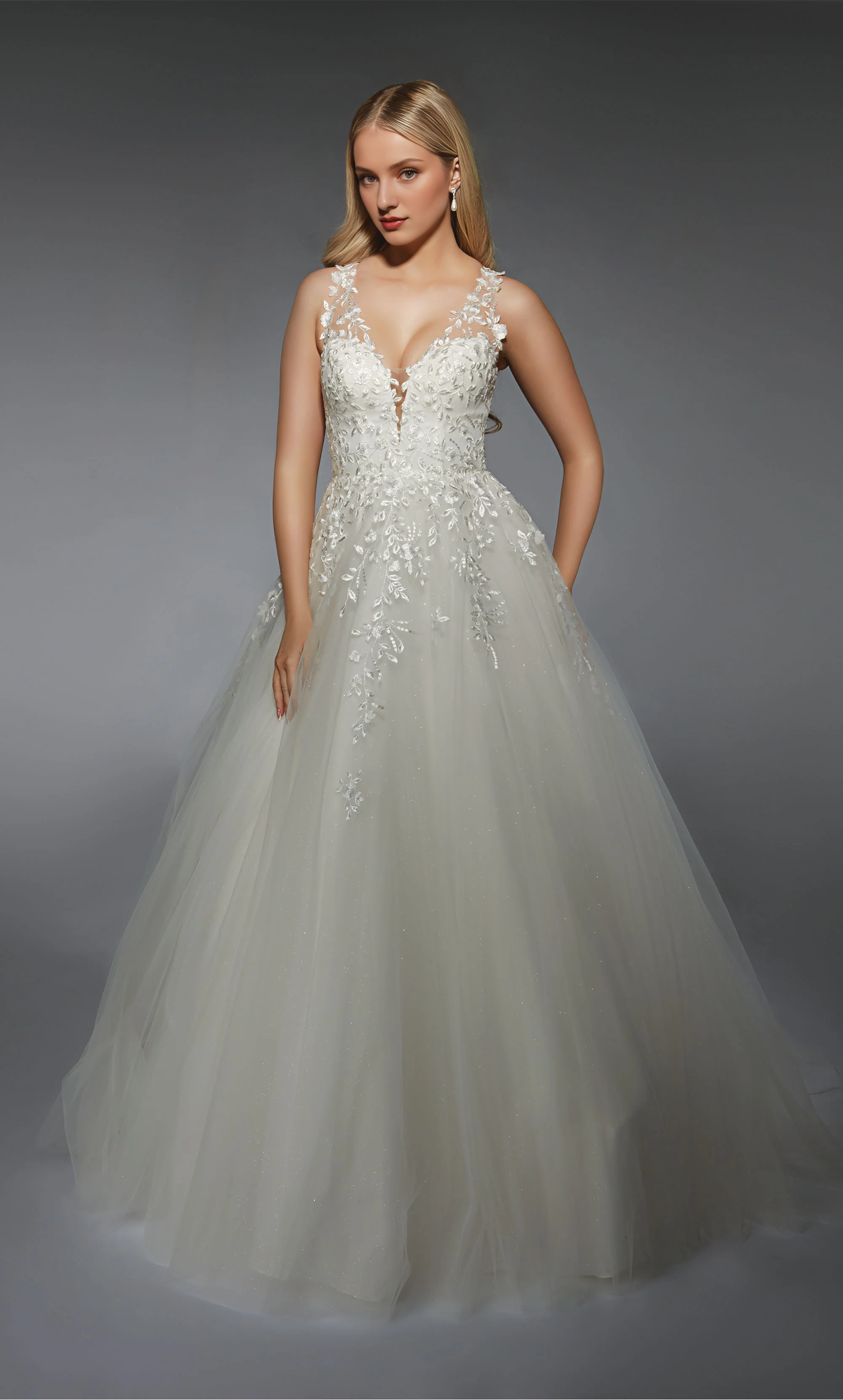 Chiffon lace deep V-neck fantasy back lace decal wedding dresses