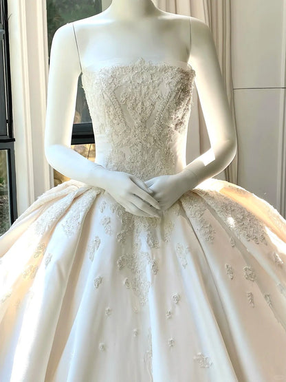 Girlhomeshops--💕White wedding dress with floral and delicate beaded appliques, simple long satin wedding dress gh5443