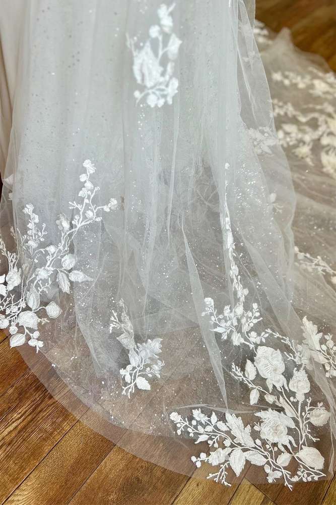 Ivory Off-the-Shoulder Appliques Straps Sweeping Long Wedding Dress