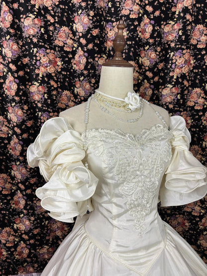 Retro Beige Off-the-shoulder A-Line Satin Quinceanera Dresses Evening Ball Gowns HZ1024