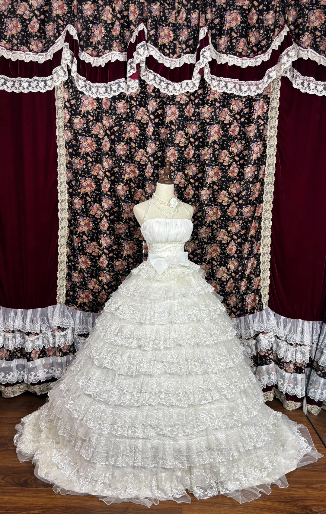 Beautiful Ivory Tulle Lace Strapless Appliques Sweet 16th Quinceanera A-Line Floor-length Tiered Evening Dress Prom Dress Ball Gown HZ1024