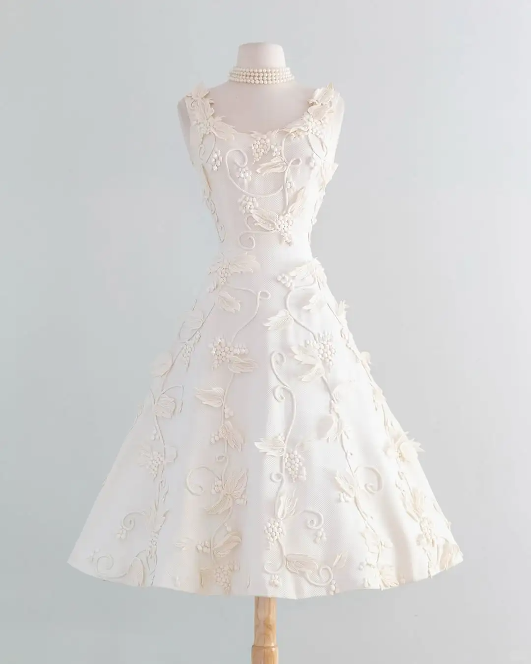 Vintage White 3D Grapes Applique Design A-Line Short Homecoming Dress Party Dress HZ1024