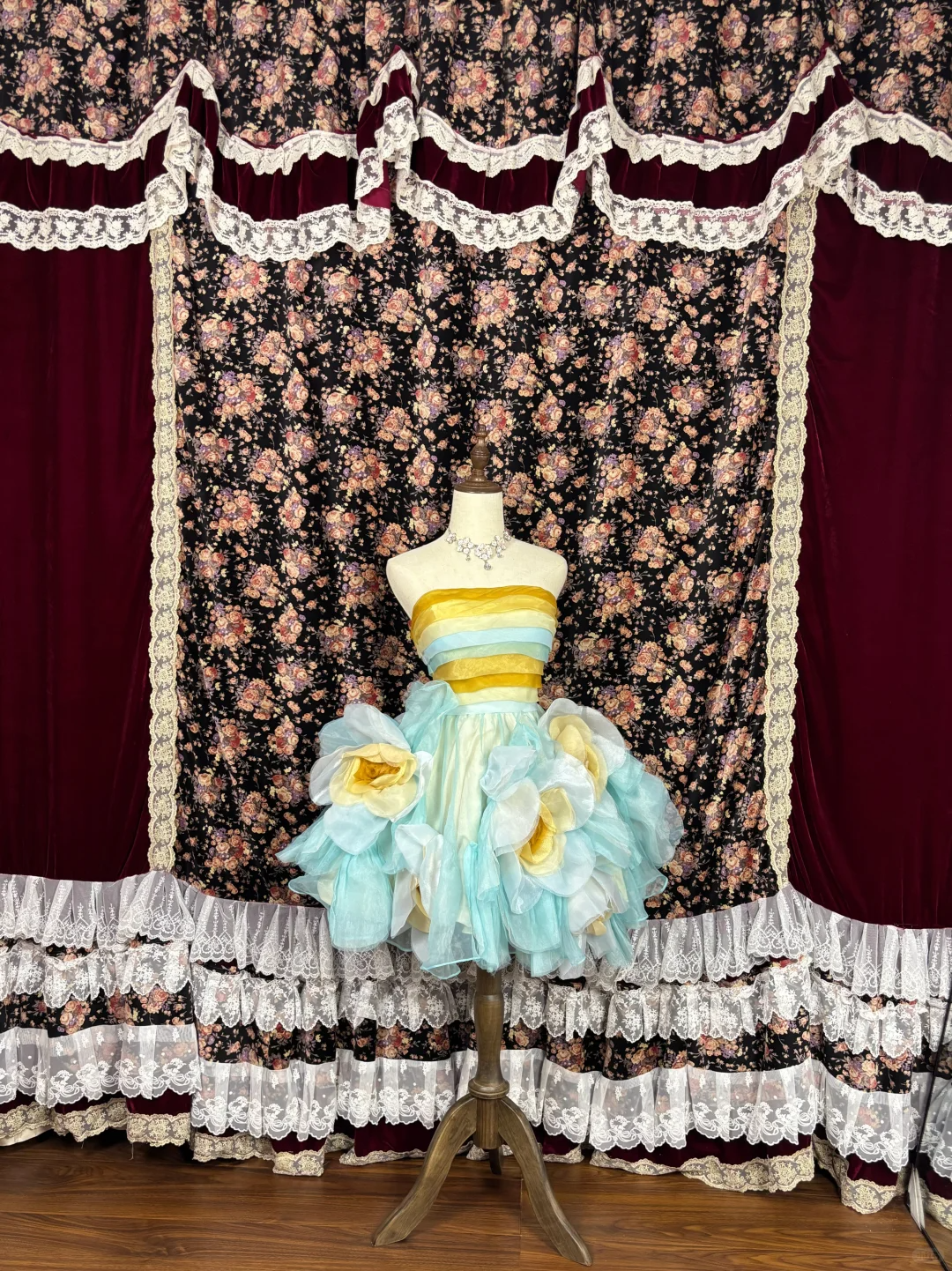 Vintage 3D Flowers Strapless A-Line Short Party Dresses Homecoming Dresses HZ1024