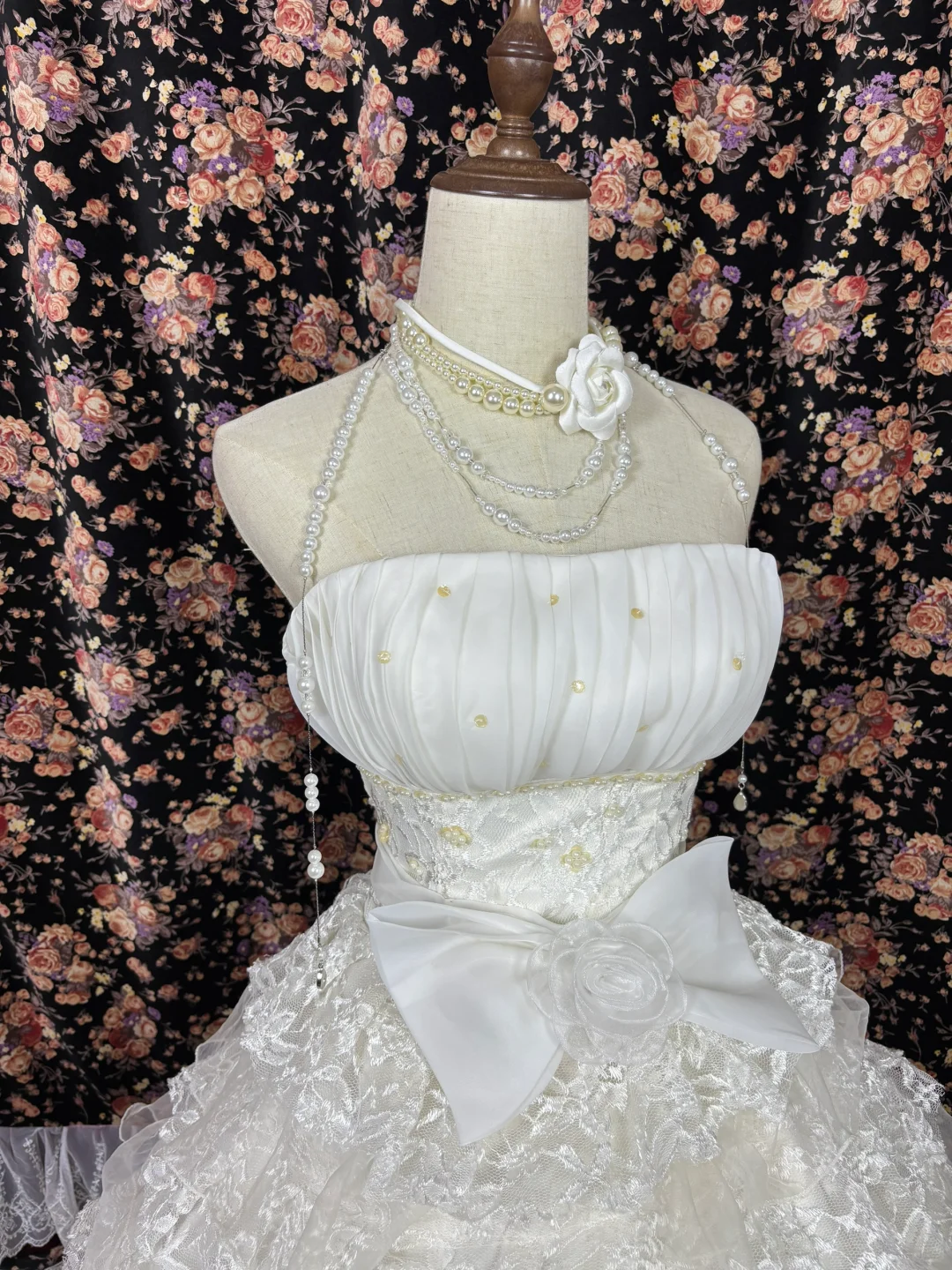 Beautiful Ivory Tulle Lace Strapless Appliques Sweet 16th Quinceanera A-Line Floor-length Tiered Evening Dress Prom Dress Ball Gown HZ1024