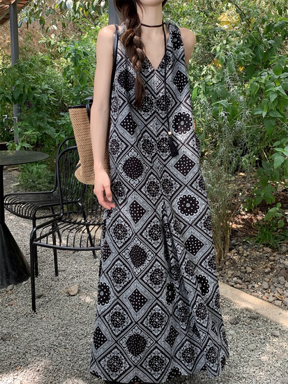 Vintage Fashion Black Floral Print Design Beach Holiday A-line Halter Dress HZ1024