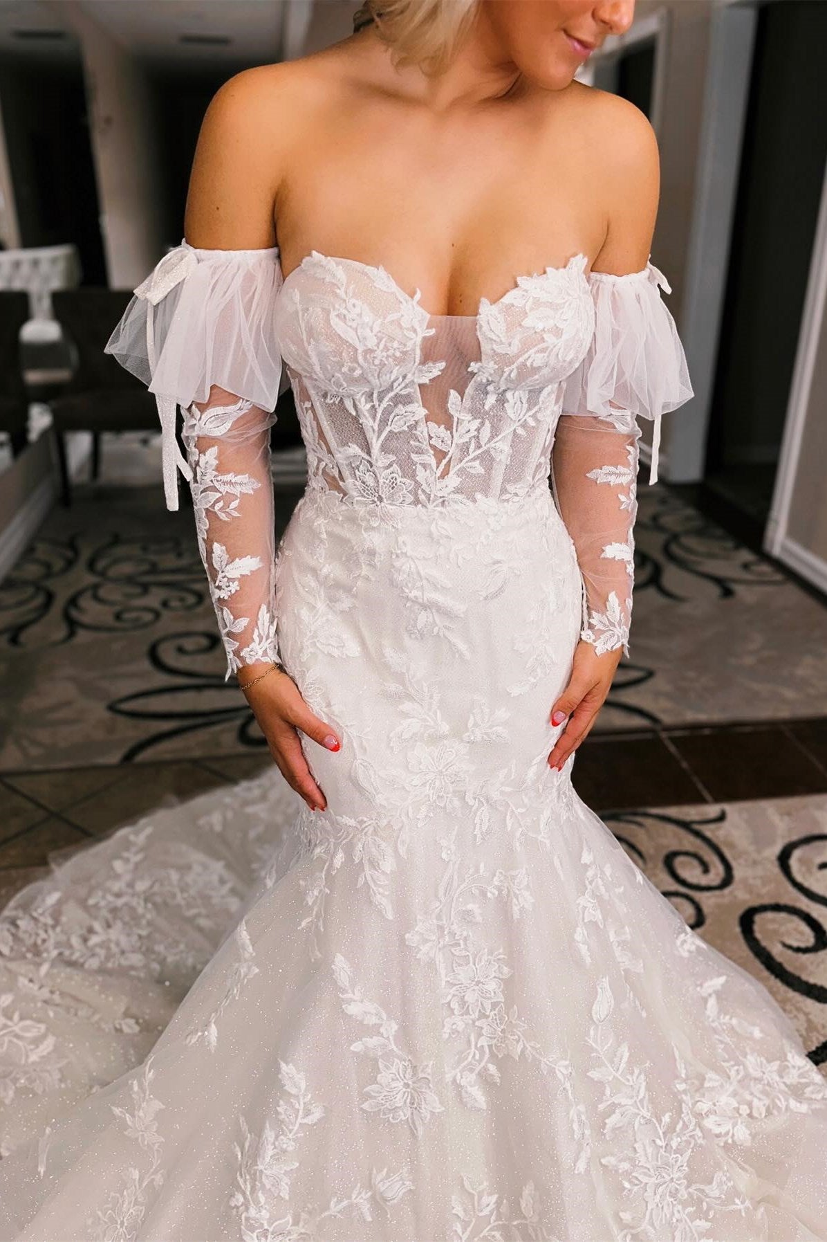 White Floral Lace Sweetheart Trumpet Wedding Dress with Detachable Sleeves