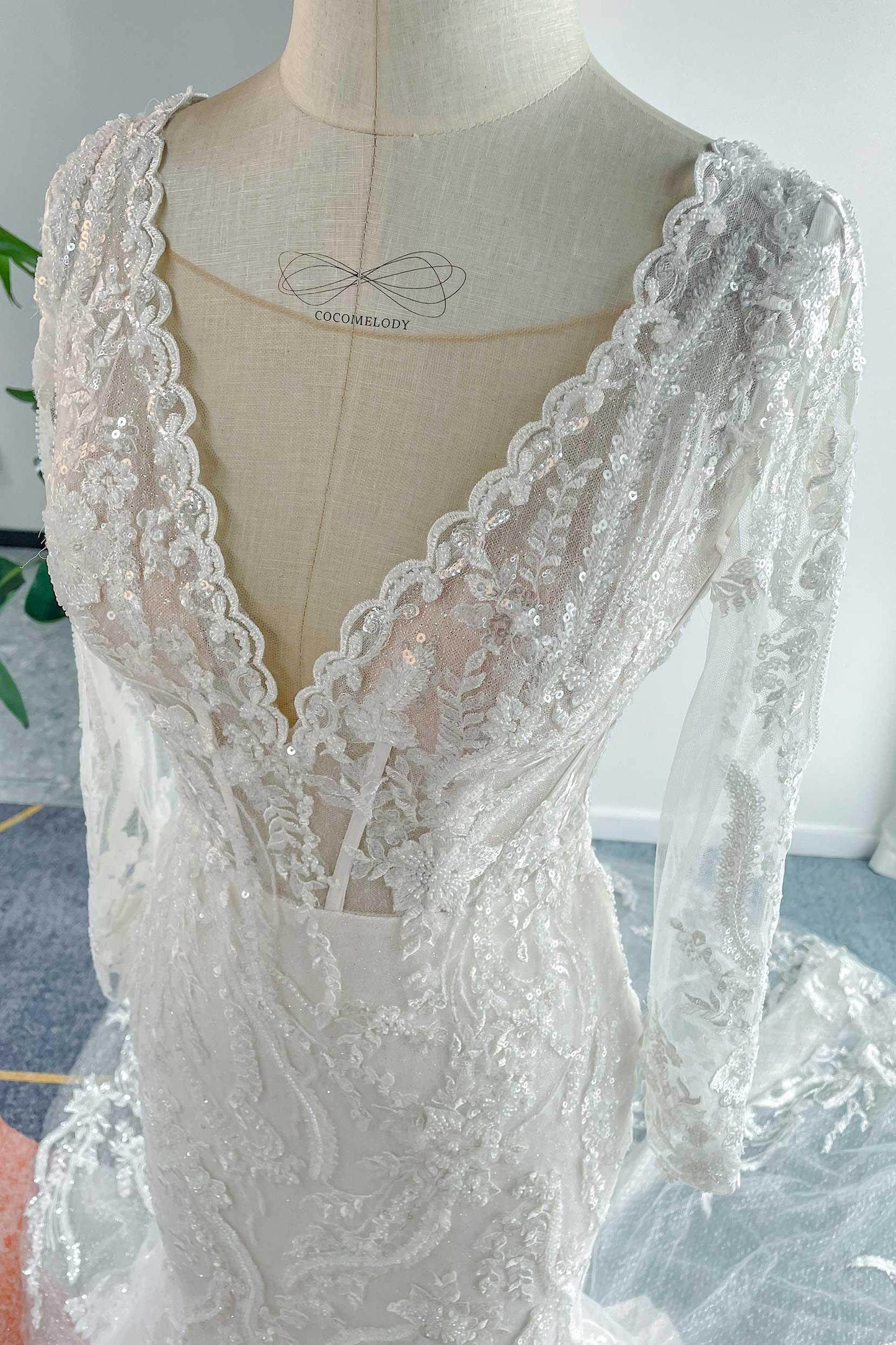 Trumpet-Mermaid Chapel Train Lace Tulle Wedding Dress CW3141