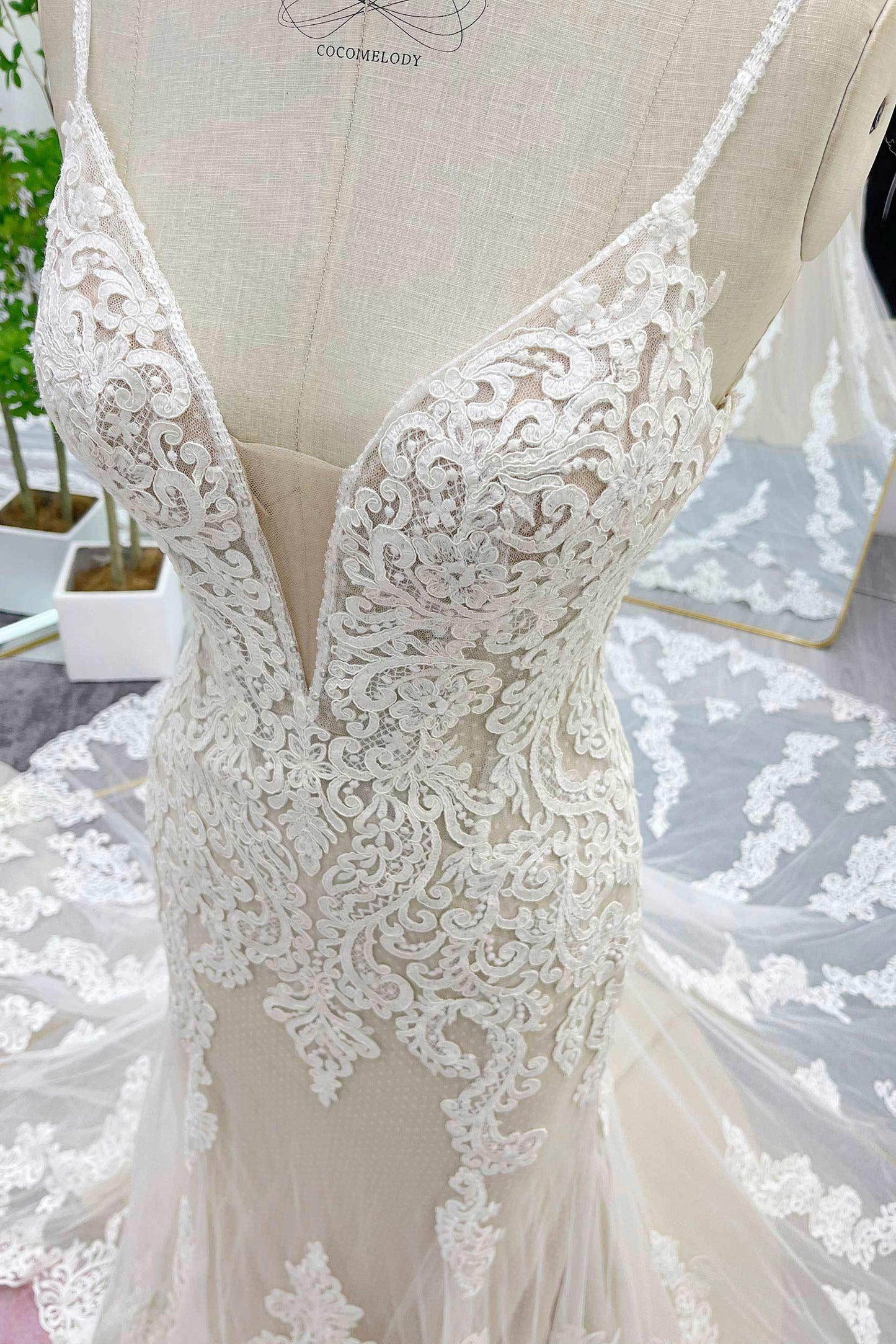 Trumpet-Mermaid Chapel Train Lace Tulle Wedding Dress CW3277