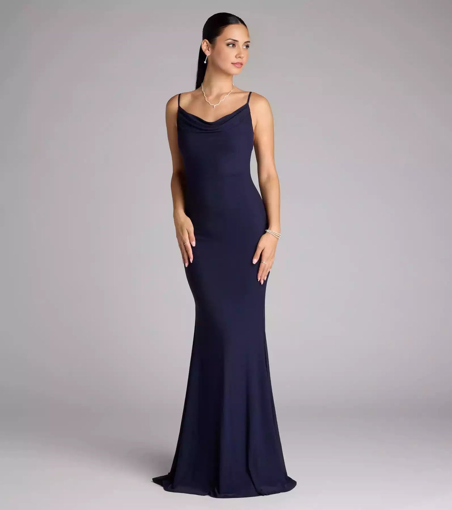Elegant full-length knitted sleeveless hanging collar with adjustable thin shoulder straps, back pleats and floor mermaid Prom Dresses