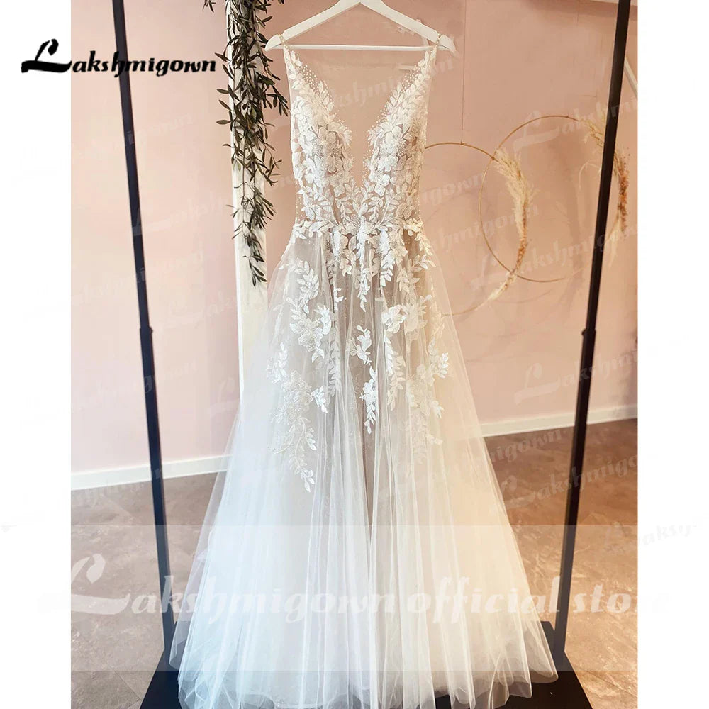 Sexy A-Line Backless Wedding Dress Customized Lace Applique Tulle Gowns