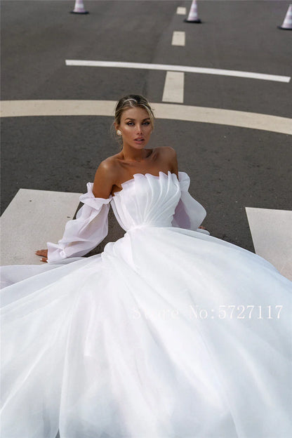 Strapless Ruched Bodice Ball Gowns Organza Wedding Dress