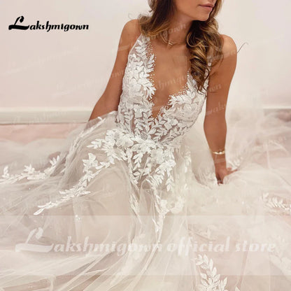 Sexy A-Line Backless Wedding Dress Customized Lace Applique Tulle Gowns