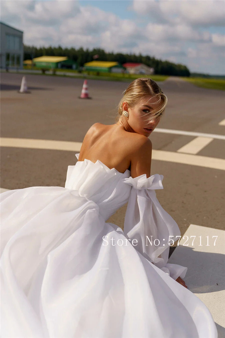 Strapless Ruched Bodice Ball Gowns Organza Wedding Dress