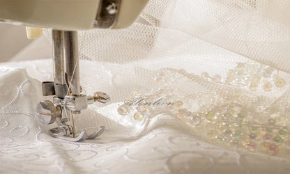 Alonlivn Custom Made Luxury Appliques Lace Ball Gown Wedding Dresses Chapel Train V-Neck Bridal Gowns