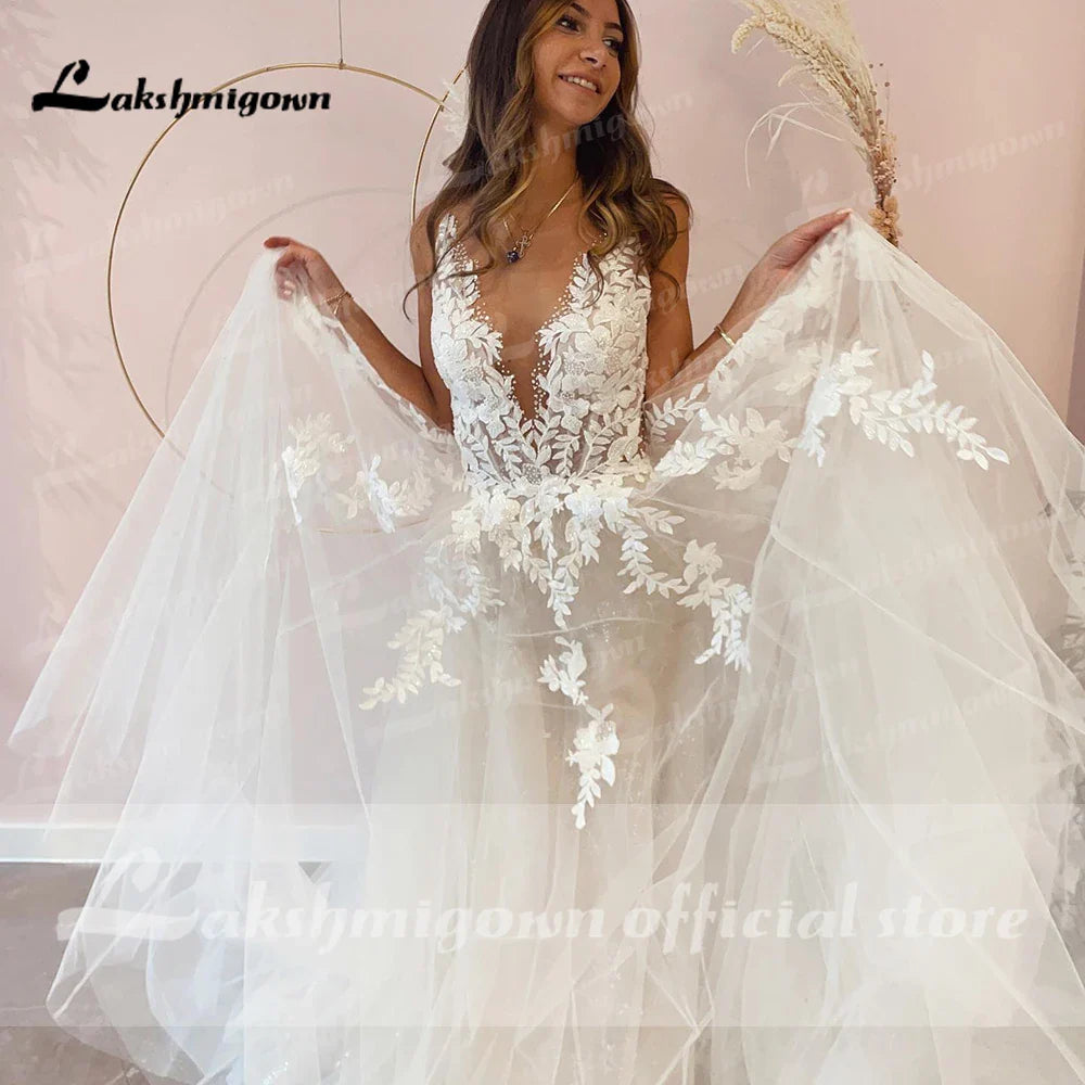 Sexy A-Line Backless Wedding Dress Customized Lace Applique Tulle Gowns