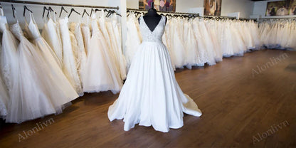 Alonlivn Custom Made Luxury Appliques Lace Ball Gown Wedding Dresses Chapel Train V-Neck Bridal Gowns