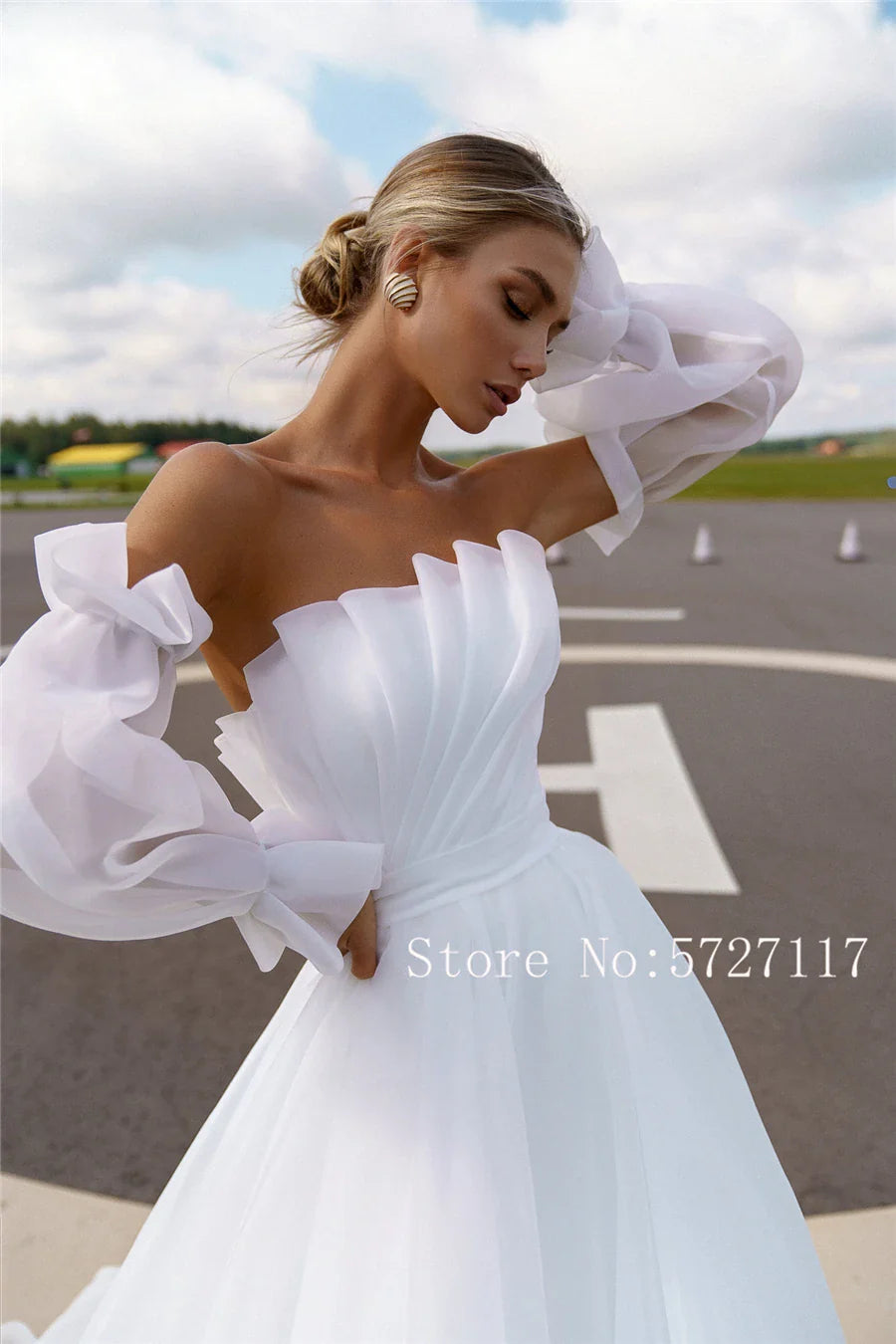 Strapless Ruched Bodice Ball Gowns Organza Wedding Dress