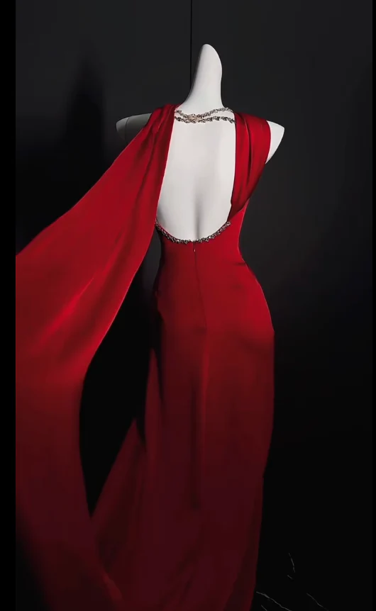 Red Fitted Prom Dress Long Open Back Evning Outfit with Scarf