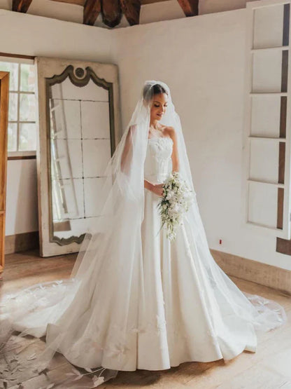 Vintage Satin Ball Gown Wedding Gown Strapless Floral Wedding Gown Off Shoulder Elegant
