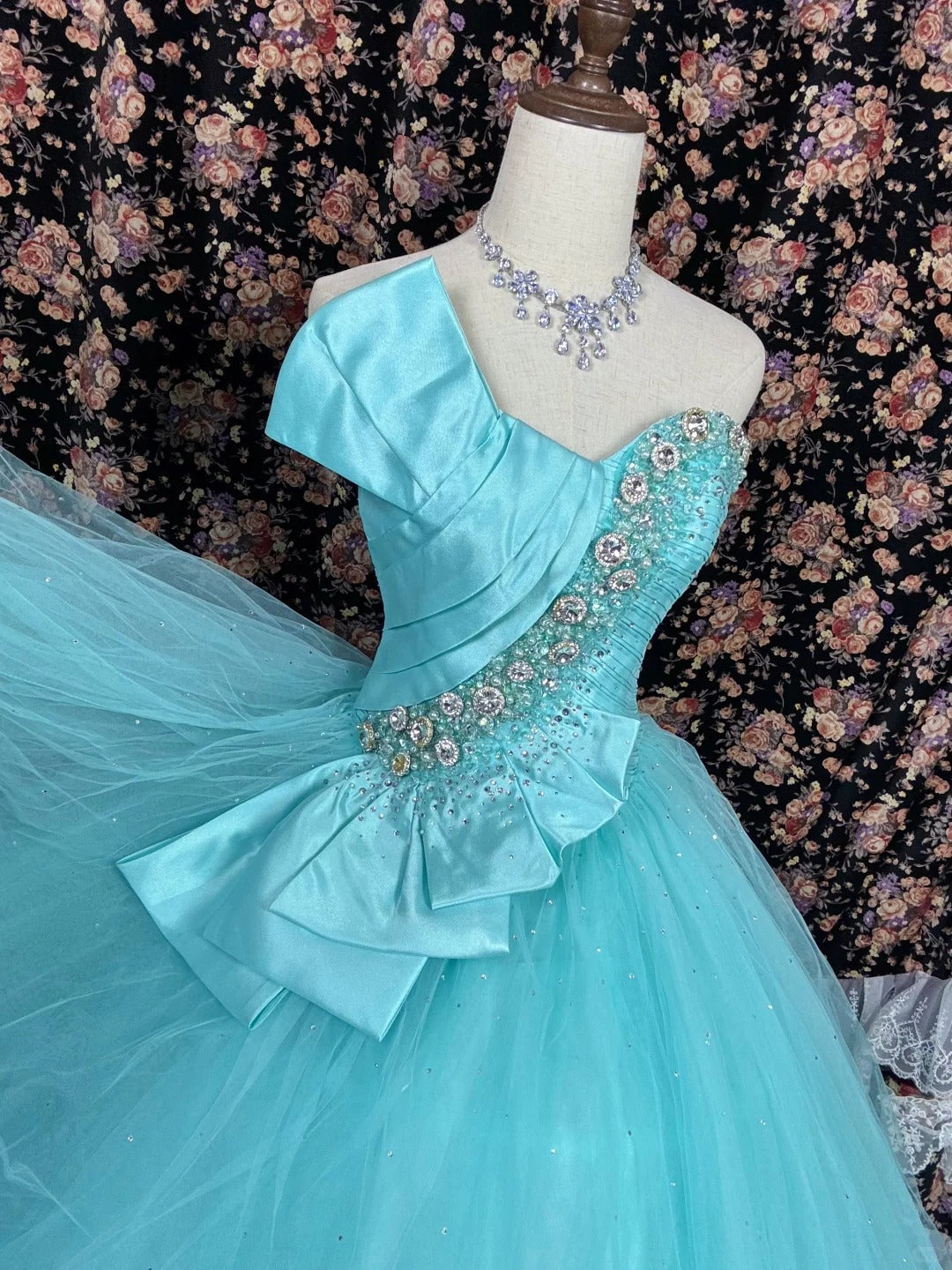 Gorgeous Asymmetrical Neck Crystal Beaded Pleated Rhinestone Tulle Ball Gown Prom Dress Birthday Quinceanera Dress Evening Dress HZ0319