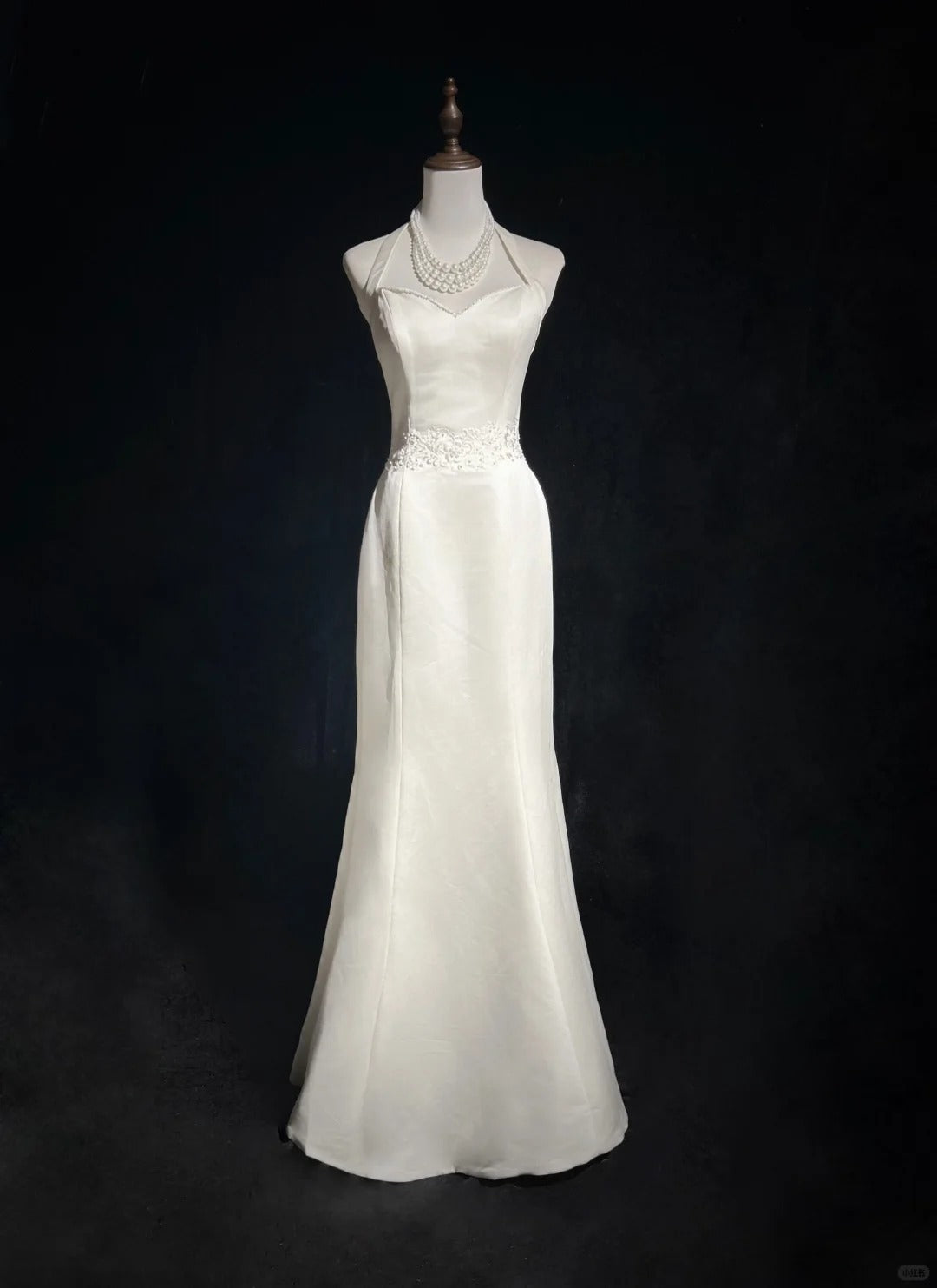 Beauty Halter Embroidered Floor Length Prom Wedding Dress Evening Dress Party Dress HZ0319