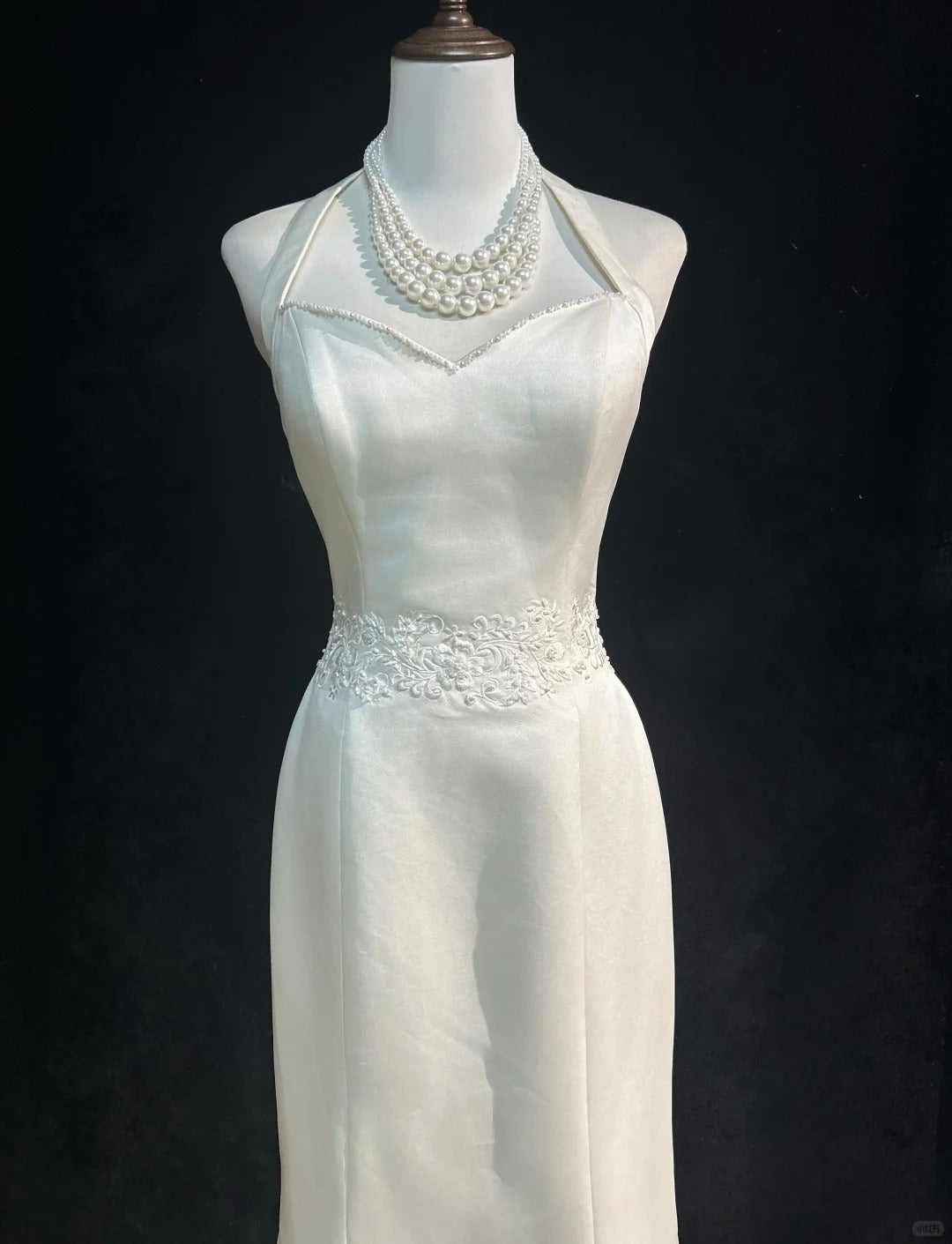 Beauty Halter Embroidered Floor Length Prom Wedding Dress Evening Dress Party Dress HZ0319
