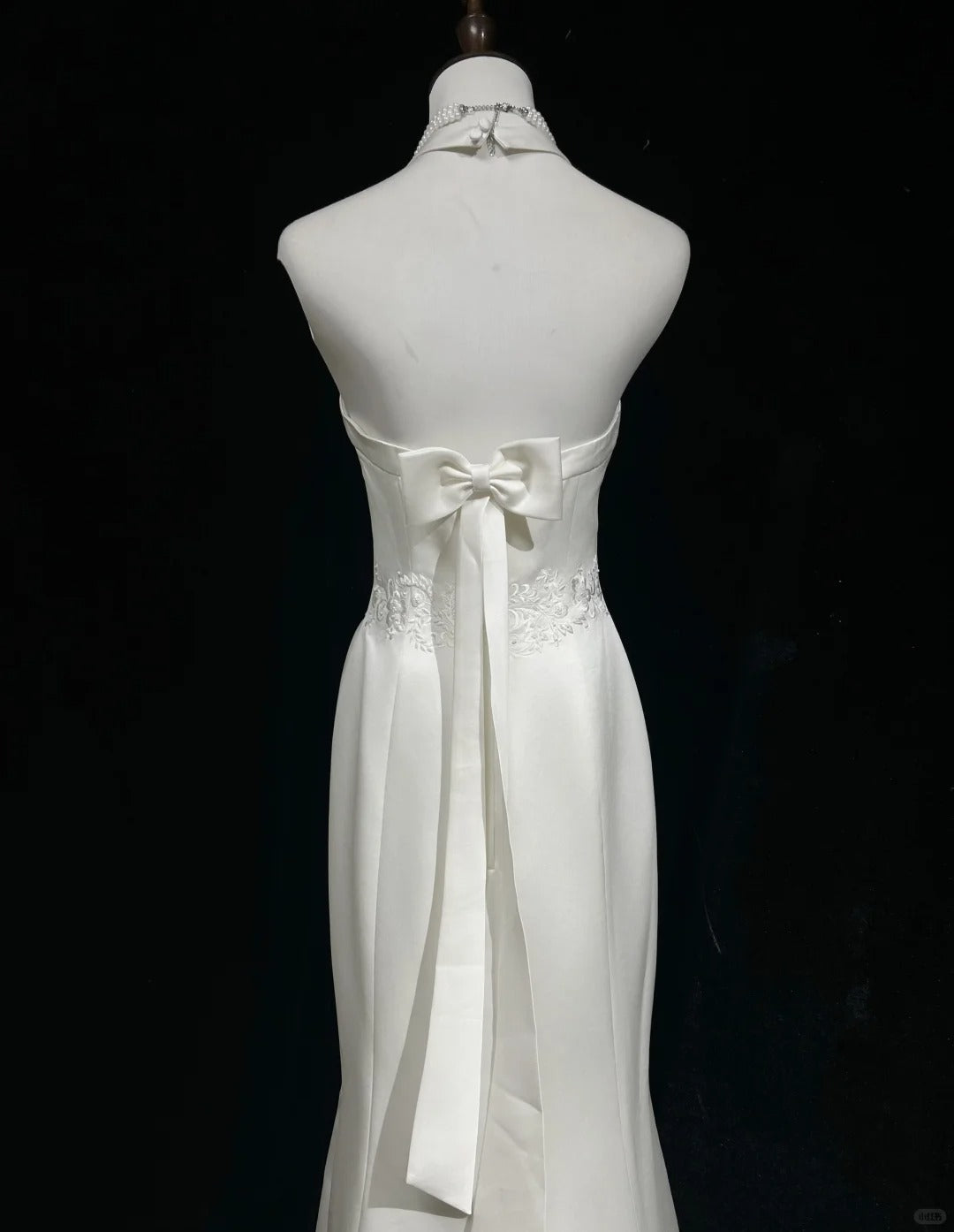Beauty Halter Embroidered Floor Length Prom Wedding Dress Evening Dress Party Dress HZ0319