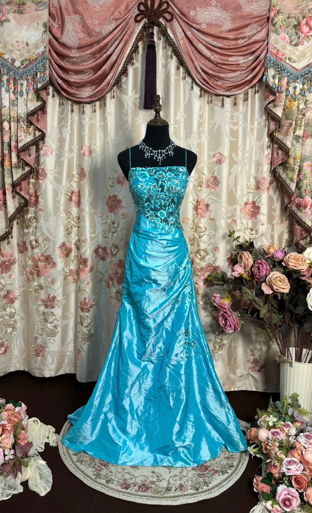 Charming Prom Dress A Line Spaghetti Straps Embroidered Long Prom Gown Evening Dress Party Dress Gala Dress HZ0319