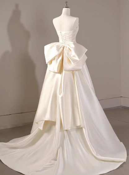 Charming Wedding Dress Strapless Pleated Wedding Dress HZ0319