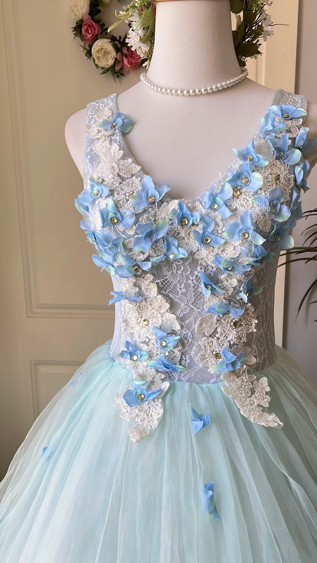 New Design Prom Dress V-neck Pleated Tulle Ball Gown Evening Dress Quinceanera Dress HZ0319
