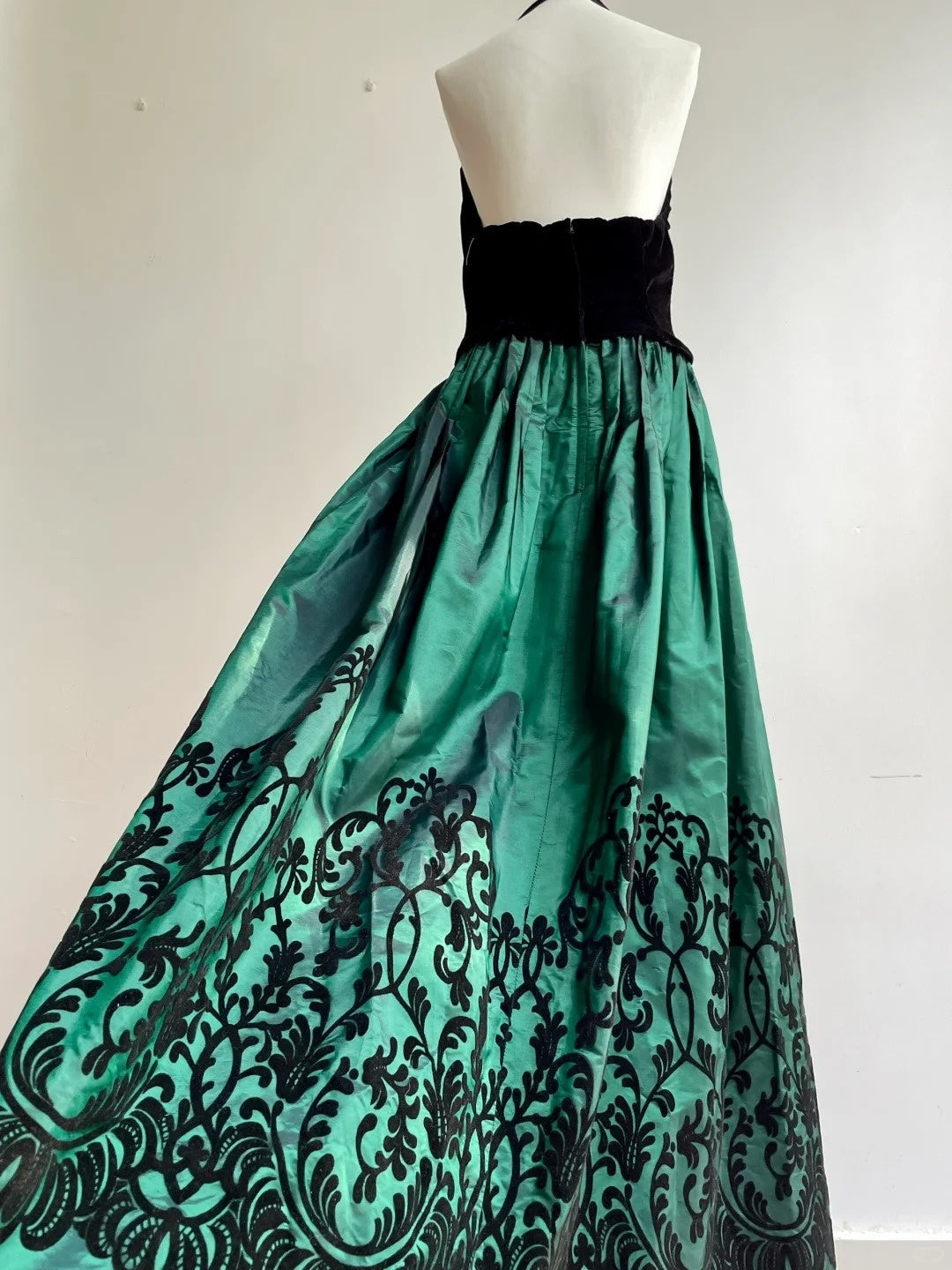 Elegant Prom Dress Halter Pleated Gala Dress Evening Dress Formal Dress HZ0319