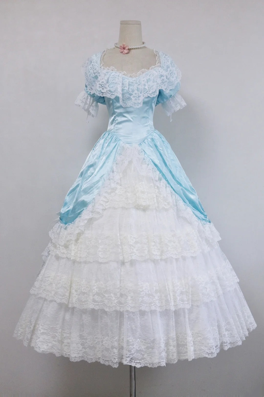 Stunning Prom Dress V-neck Lace Pleated Ball Gown Evening Dress Birthday Party Dress Quinceanera Dress HZ0319